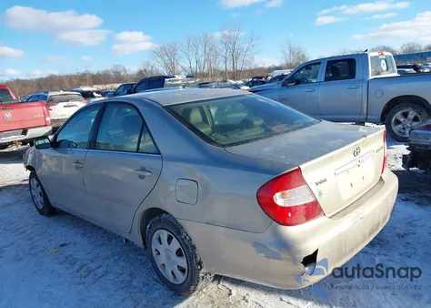 2004 Toyota Camry Le z USA, uszkodzony, nr VIN 4T1BE32K44U870452